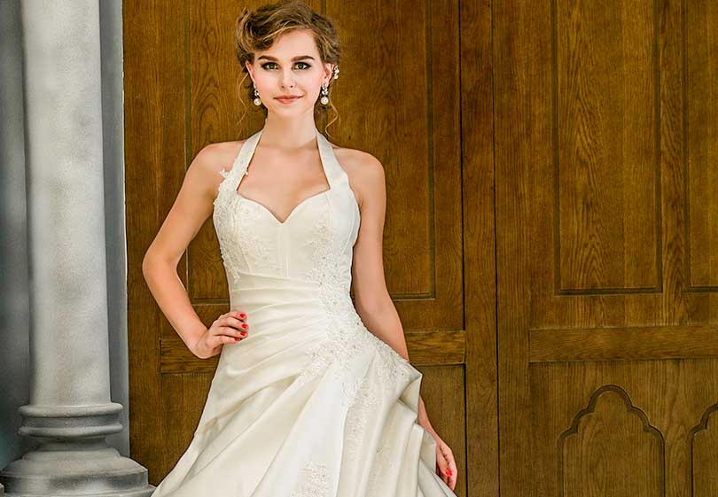 Váy Cưới Satin Thiết Kế Xòe Nhẹ Đính Hoa Thủ Công – May Đo Theo Yêu Cầu Tại Asoen Bridal